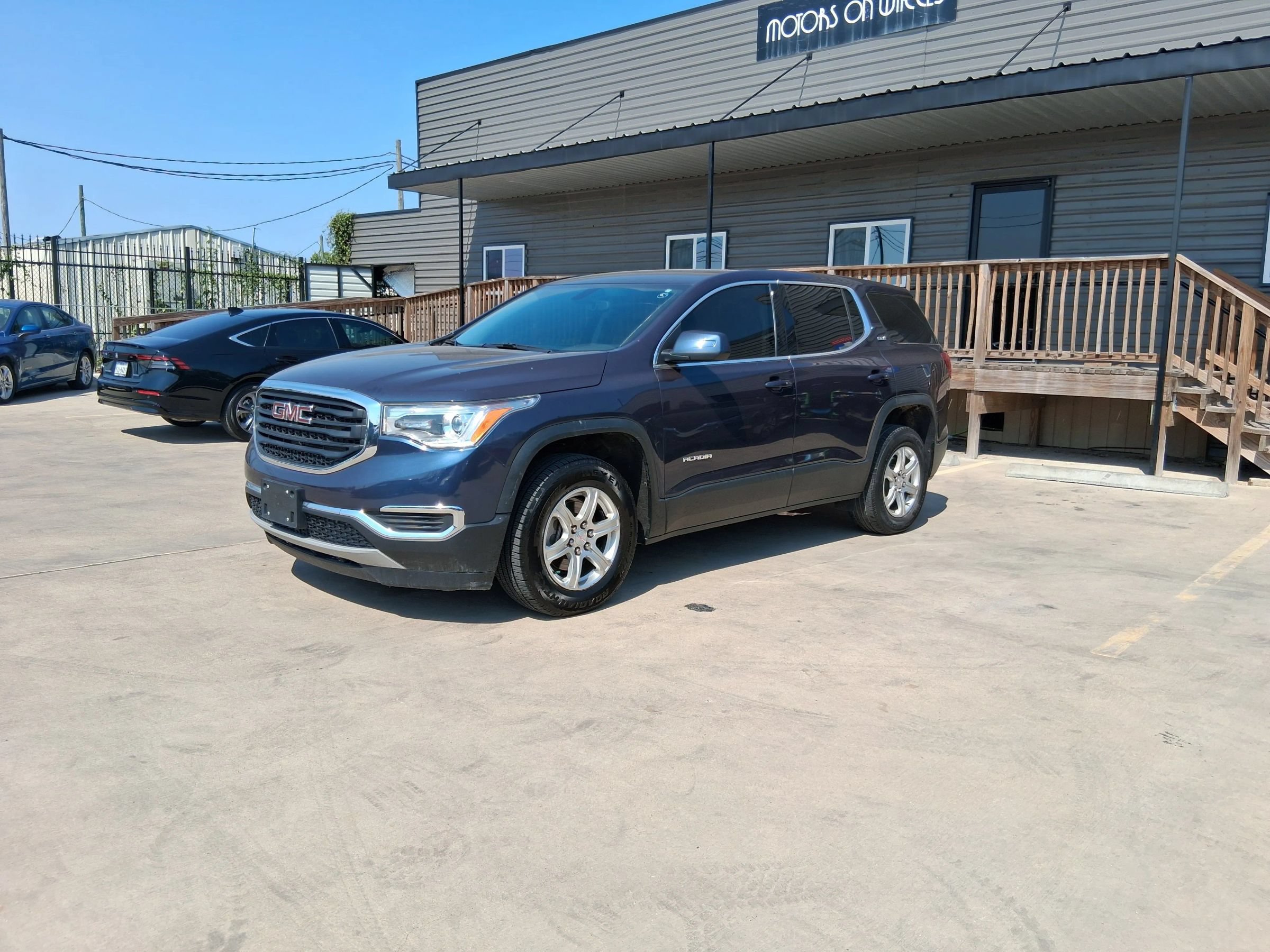 Used 2019 GMC Acadia SLE AWD/4WD image 2
