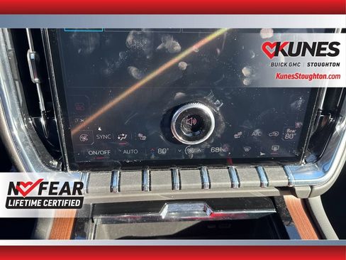 Used 2025 GMC Yukon XL Denali image 33