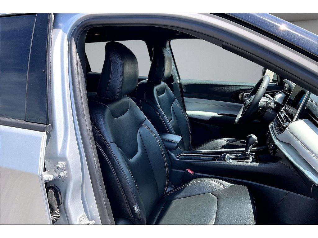 Certified 2026 Jeep Compass Limited AWD/4WD image 10