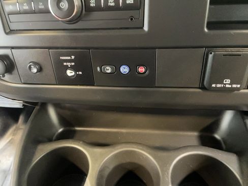 Used 2025 GMC Savana 3500 Extended RWD image 21