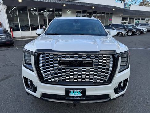 Used 2021 GMC Yukon Denali w/ Denali Premium Package image 12