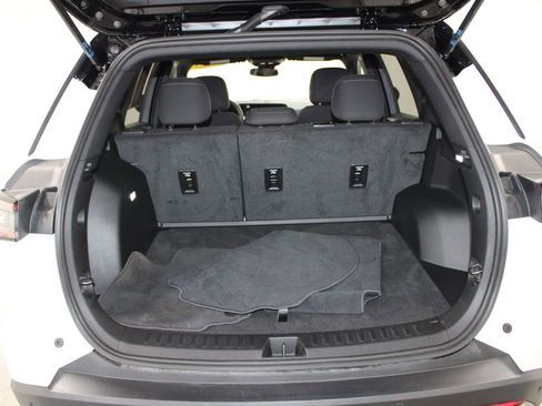 Used 2025 Chevrolet Equinox LT FWD image 16
