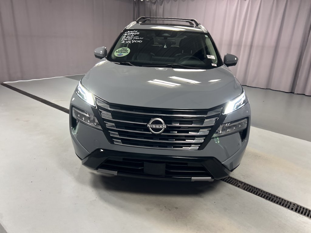 Used 2024 Nissan Rogue Platinum AWD/4WD image 2
