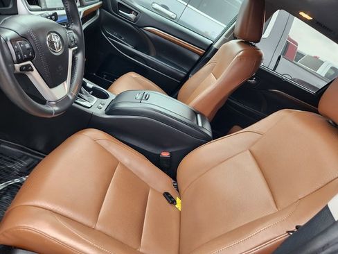 Used 2019 Toyota Highlander Limited image 11