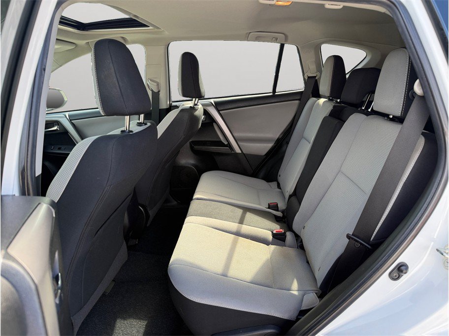 Used 2018 Toyota RAV4 XLE FWD image 34