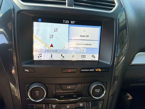 Used 2019 Ford Explorer XLT w/ Equipment Group 202A AWD/4WD image 22