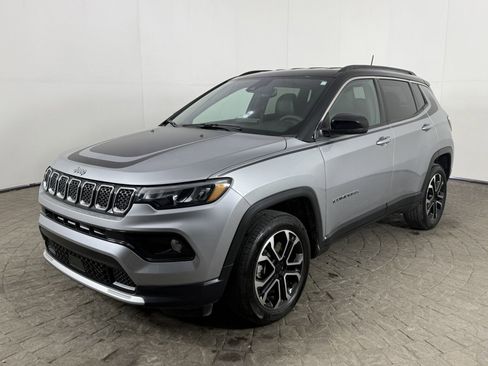 Used 2023 Jeep Compass Limited w/ Mopar Graphics Package AWD/4WD image 3