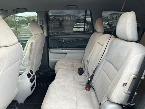 Used 2017 Honda Pilot LX image 12