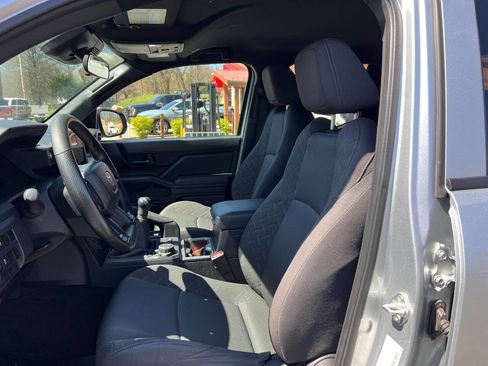 Used 2024 Toyota Tacoma SR image 15