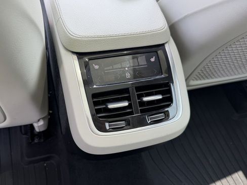 Used 2021 Volvo XC90 T6 Momentum w/ Climate Package AWD/4WD image 26