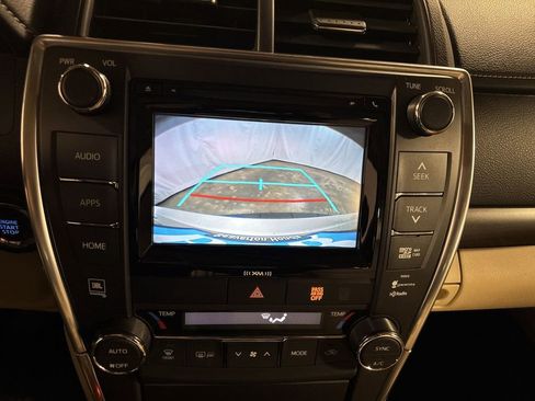 Used 2016 Toyota Camry XLE image 24