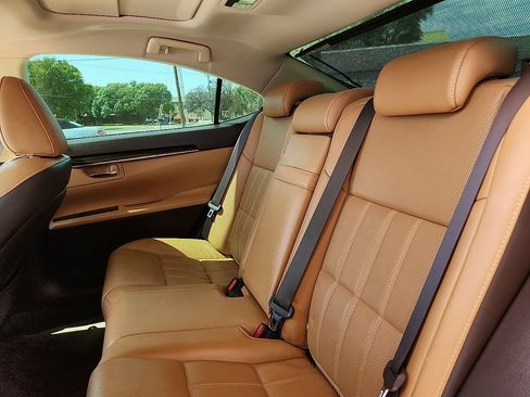 Used 2017 Lexus ES 350 w/ Luxury Package FWD image 5