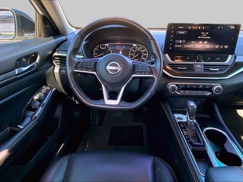Used 2024 Nissan Altima 2.5 SR w/ SR Premium Package FWD image 6