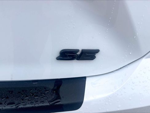 Used 2025 Toyota Camry SE w/ Convenience Package image 10