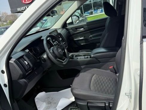 Used 2022 Nissan Pathfinder S image 9