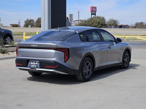 New 2026 Kia K4 LXS image 3