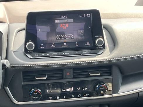 Used 2023 Nissan Rogue SV AWD/4WD image 15