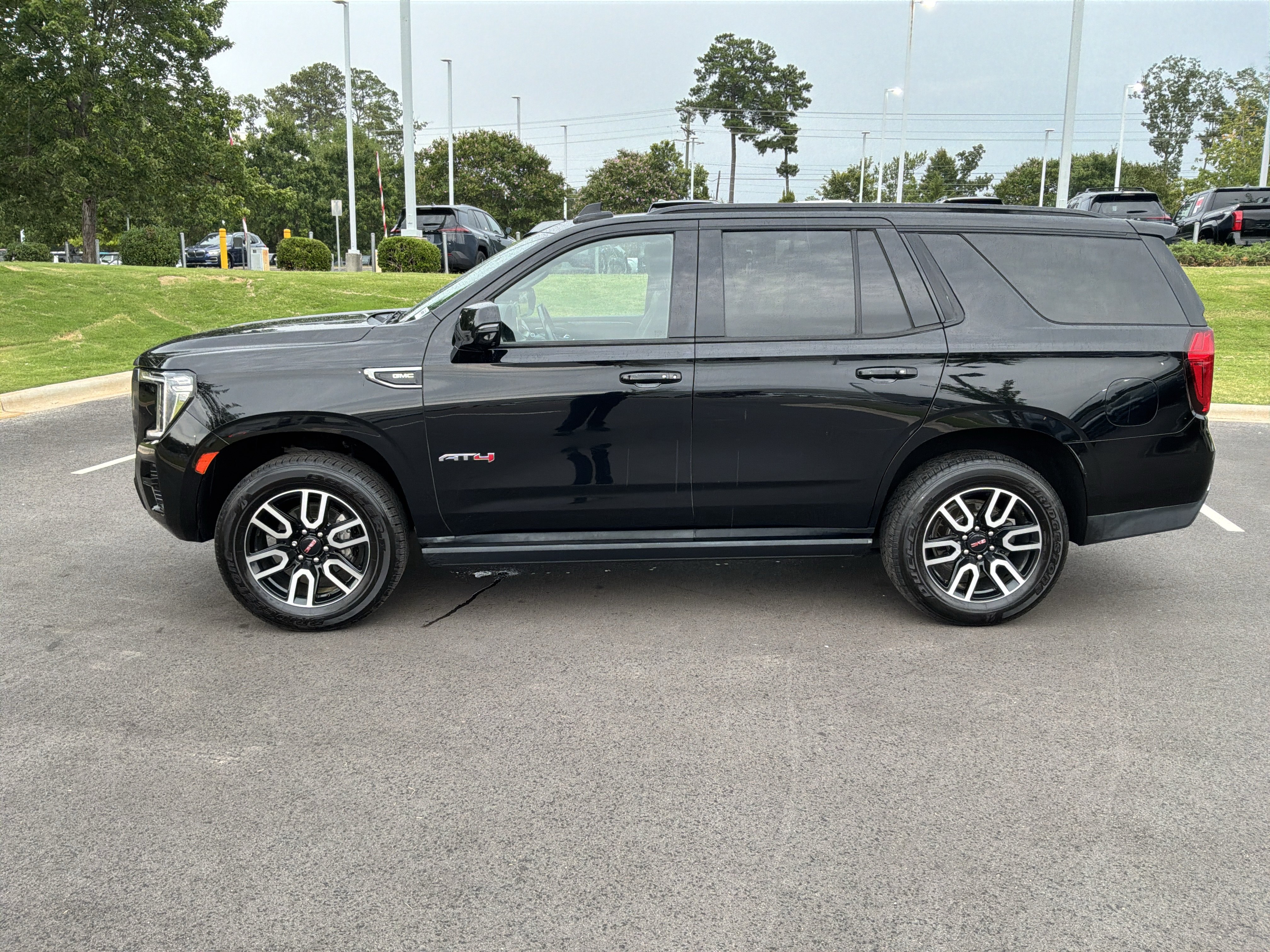 Used 2021 GMC Yukon AT4 w/ AT4 Premium Package AWD/4WD image 7