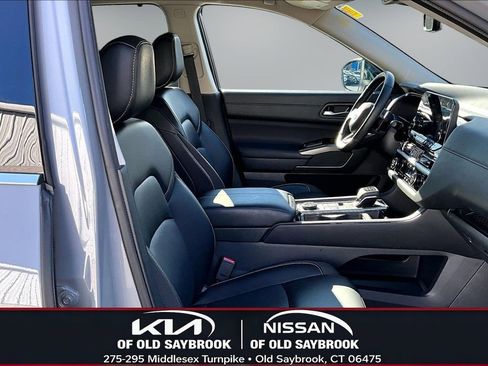 Certified 2024 Nissan Pathfinder SL image 29