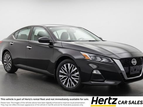 Used 2025 Nissan Altima 2.5 SV FWD image 1