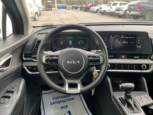 Used 2025 Kia Sportage LX FWD image 18