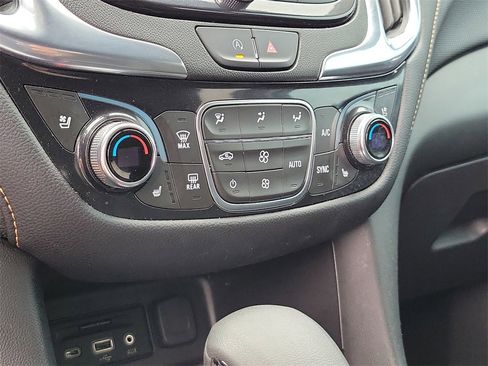 Used 2022 Chevrolet Equinox Premier image 30