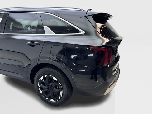 Used 2025 Kia Sorento S w/ Panoramic Sunroof Package FWD image 17