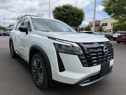 New 2026 Nissan Pathfinder Platinum w/ Lighting Package AWD/4WD image 5