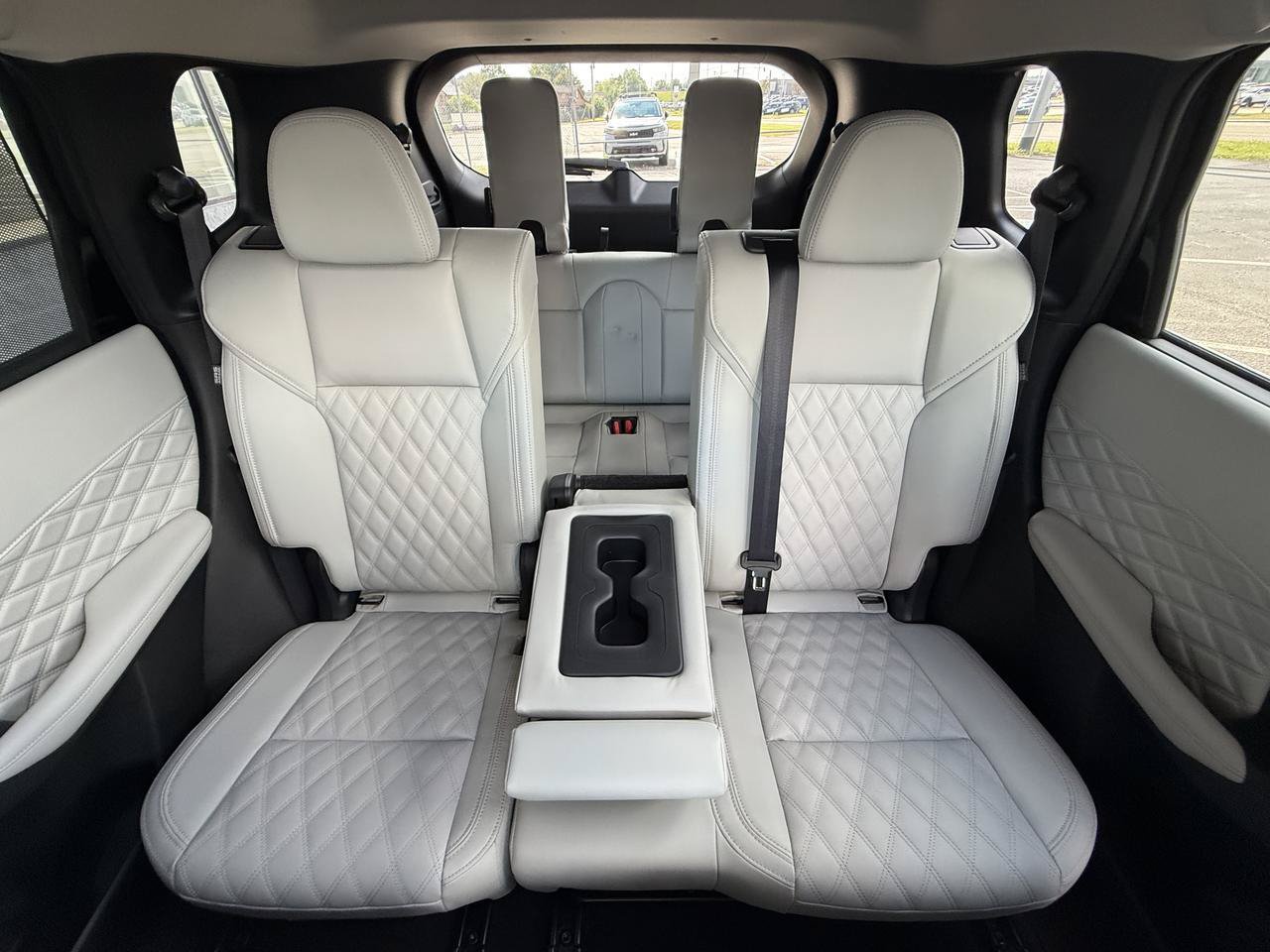 Used 2025 Mitsubishi Outlander SEL AWD/4WD image 39