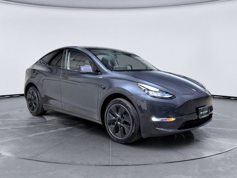 Used 2024 Tesla Model Y Long Range AWD/4WD image 4