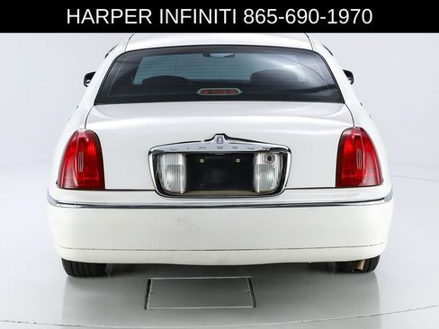Used 2000 Lincoln Town Car Executive RWD image 9