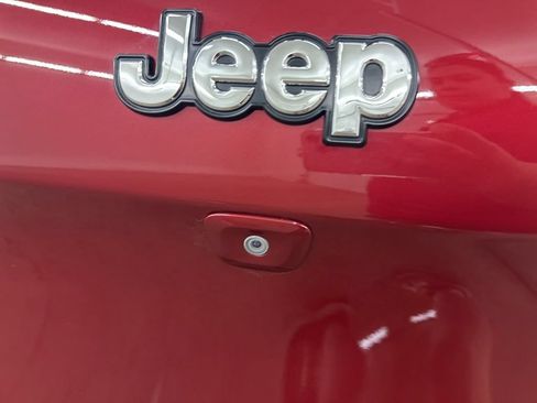 Used 2015 Jeep Cherokee Latitude w/ Cold Weather Group AWD/4WD image 17