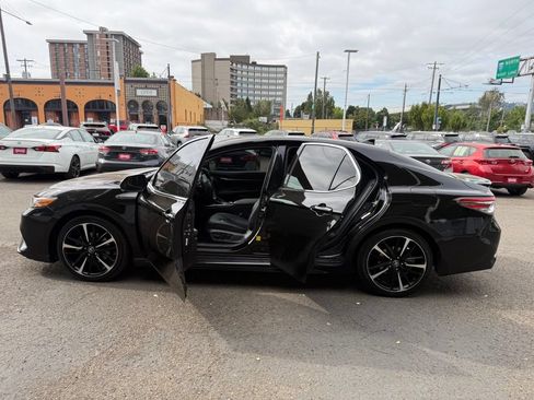 Used 2019 Toyota Camry XSE FWD image 15