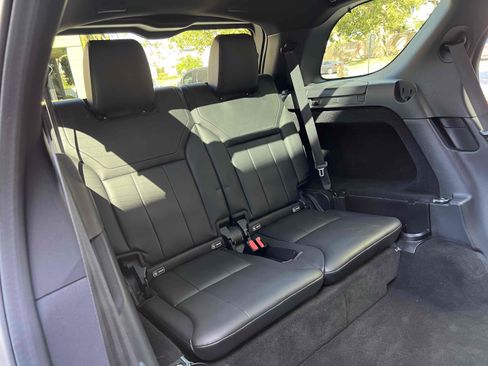 Used 2018 Land Rover Discovery HSE AWD/4WD image 5