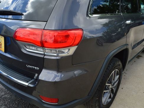 Used 2017 Jeep Grand Cherokee Limited w/ Luxury Group II AWD/4WD image 11