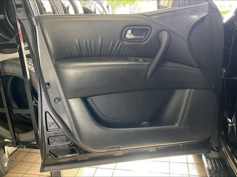 Used 2024 Nissan Armada SV AWD/4WD image 2