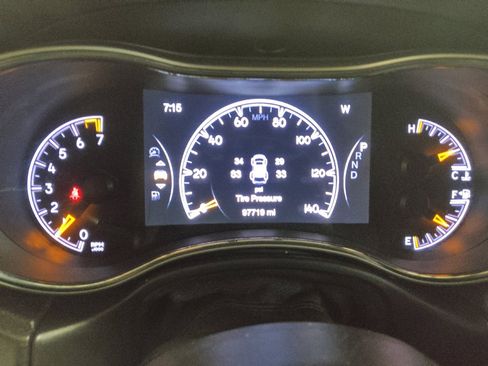 Used 2017 Jeep Grand Cherokee Altitude AWD/4WD image 23