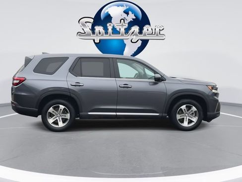Used 2025 Honda Pilot EX-L image 10