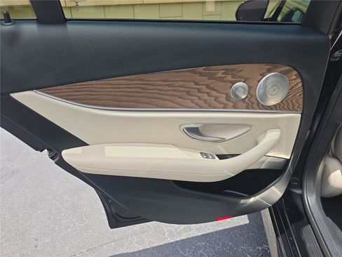 Used 2022 Mercedes-Benz E 350 Sedan image 10