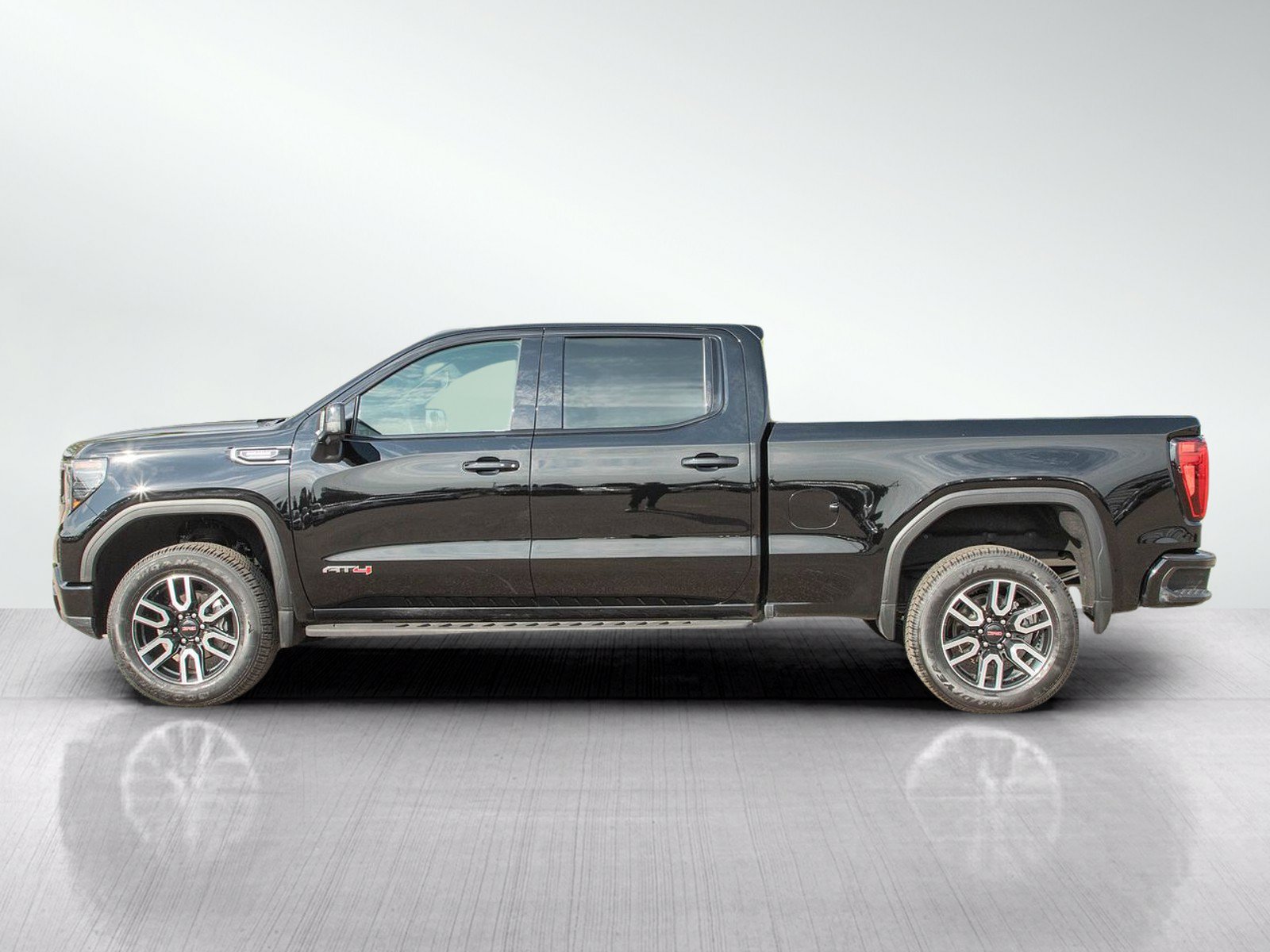 Used 2024 GMC Sierra 1500 AT4 w/ Technology Package AWD/4WD image 2
