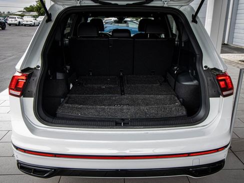 Used 2022 Volkswagen Tiguan SE R-Line FWD image 17