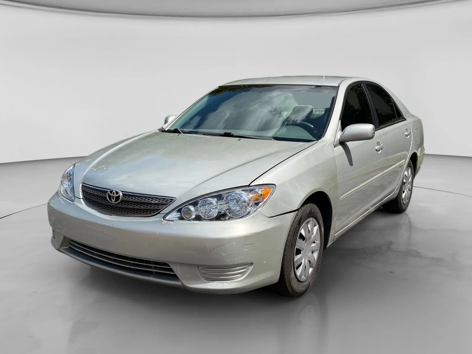 Used 2005 Toyota Camry LE FWD image 1