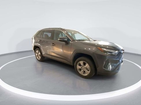 Used 2025 Toyota RAV4 XLE AWD/4WD image 2