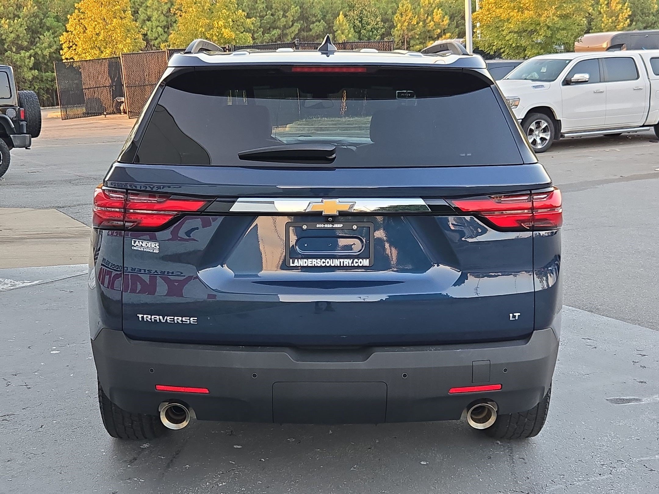 Used 2022 Chevrolet Traverse LT FWD image 6