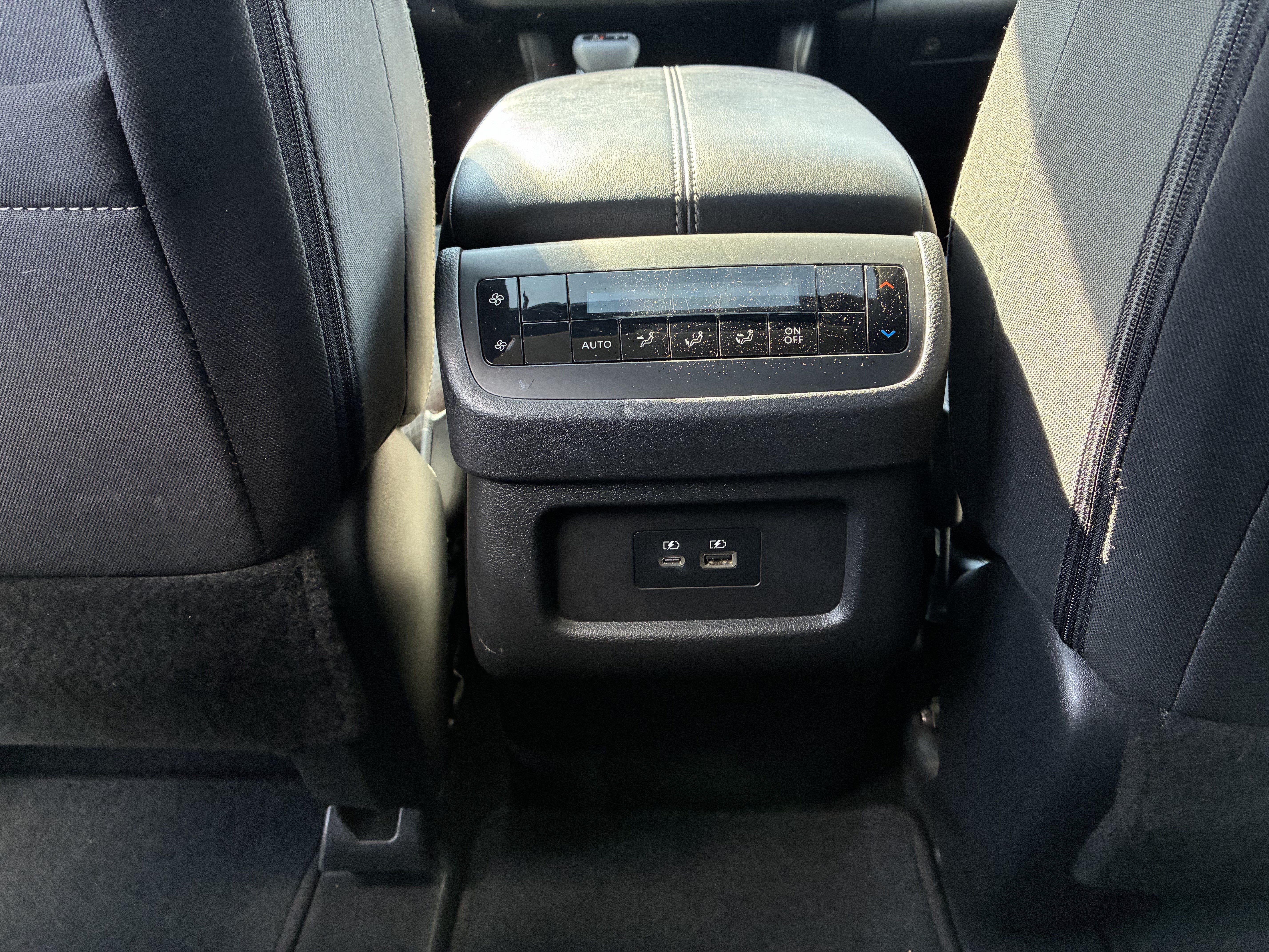 Used 2023 Nissan Pathfinder SV w/ SV Premium Package FWD image 16
