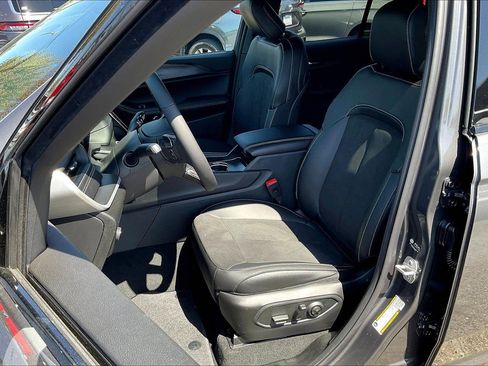 New 2025 Jeep Grand Cherokee Altitude AWD/4WD image 10