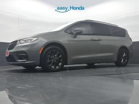 Used 2021 Chrysler Pacifica Touring-L w/ Uconnect Theater Family Group FWD image 29