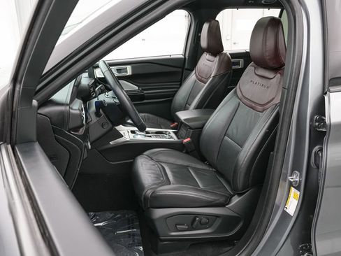 Certified 2023 Ford Explorer Platinum w/ Technology Package image 11