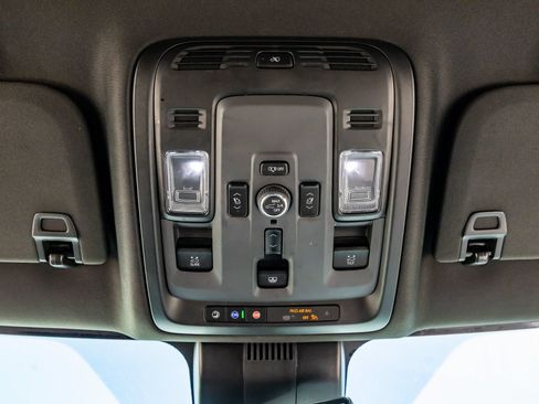 Used 2025 GMC Yukon Denali Ultimate AWD/4WD image 28