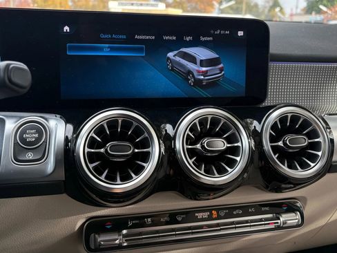 Used 2023 Mercedes-Benz GLB 250 image 21